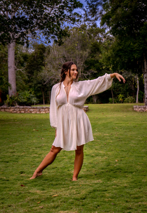 afrodita linen dress Silhouettes that move with the unhurried grace of the season. Cherished and adored by our Muses. 1. Morgan wearing our Afrodita Lounge Set in White 2. Viktoria wearing our The Genus Rosa